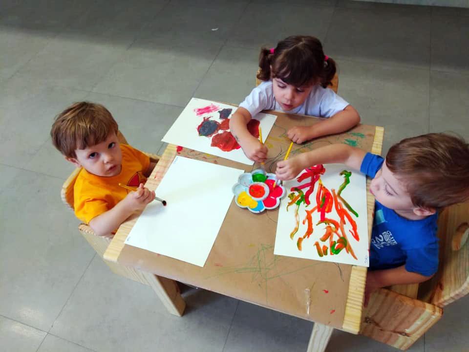 Crianças em projeto de arte